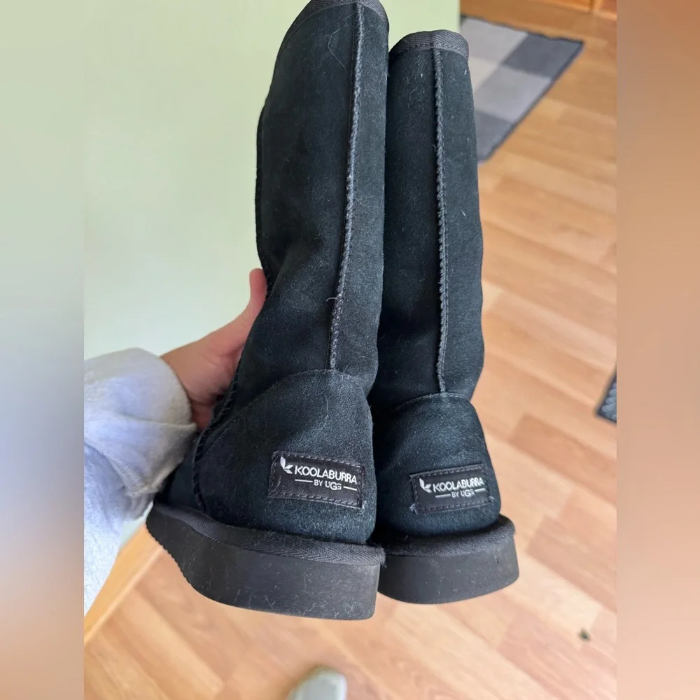 Koolaburra by UGG black suede boot sz 8